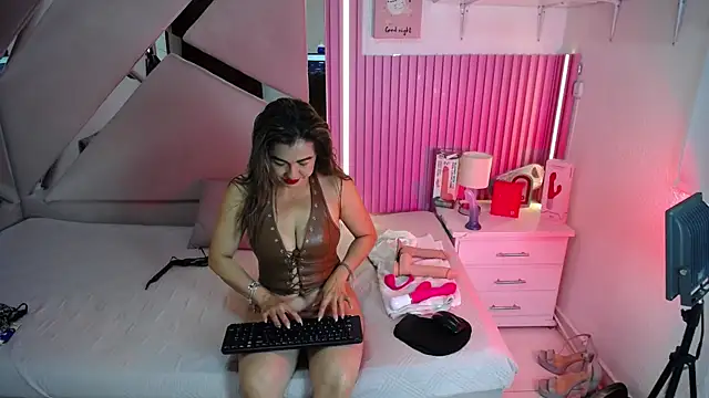 chloe  Jones  online show from 13, 7, 2026