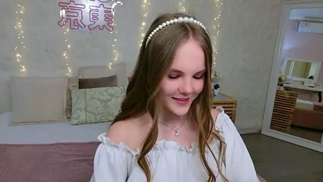 Lili Lohan online show from 18, 4, 2026