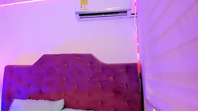 ScarletDesire  online show from 7, 10, 2025