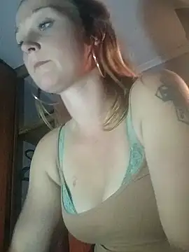 Queen2454 online show from 13, 4, 2026