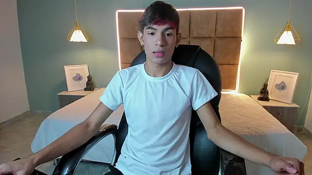 Snapshot of cherub_ chatting on 21, 11, 2025 cherub online show from 21, 11, 2025