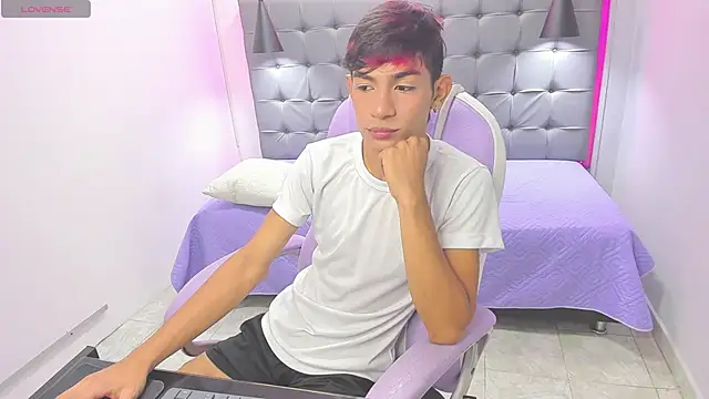 Snapshot of cherub_ chatting on 23, 11, 2025 cherub online show from 23, 11, 2025