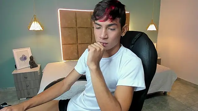 Snapshot of cherub_ chatting on 25, 11, 2025 cherub online show from 25, 11, 2025