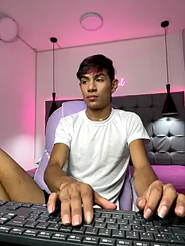 Snapshot of cherub_ chatting on 5, 12, 2025 cherub online show from 5, 12, 2025