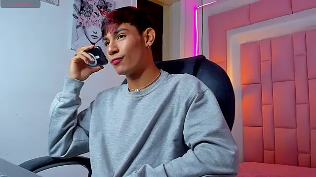 Snapshot of cherub_ chatting on 21, 12, 2025 cherub online show from 21, 12, 2025