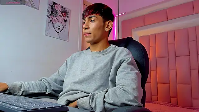 Snapshot of cherub_ chatting on 23, 12, 2025 cherub online show from 23, 12, 2025