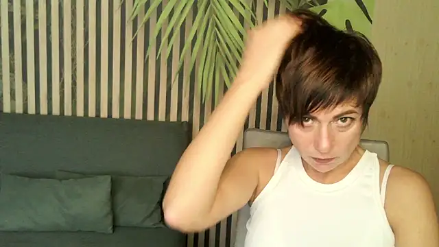 Ashley Brookss online show from 18, 10, 2025