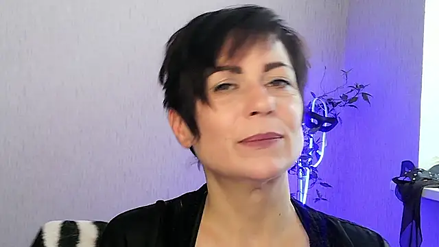 Ashley Brookss online show from 30, 11, 2025