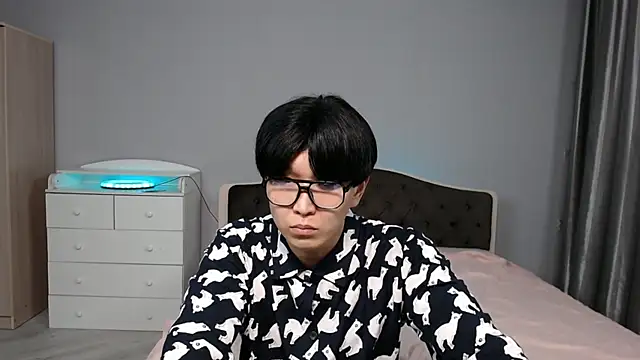 KaiChicken online show from 2, 12, 2025