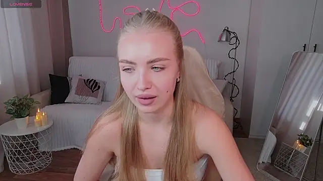 TessaGrays online show from 9, 3, 2026