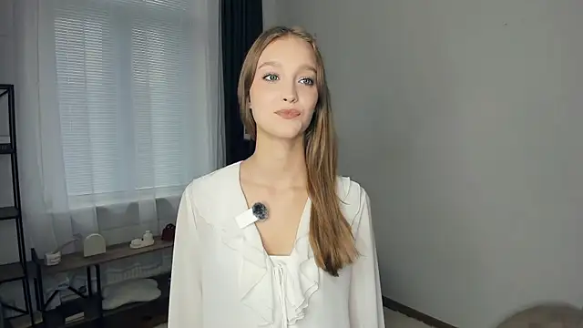 SerrenaAa online show from 7, 10, 2025