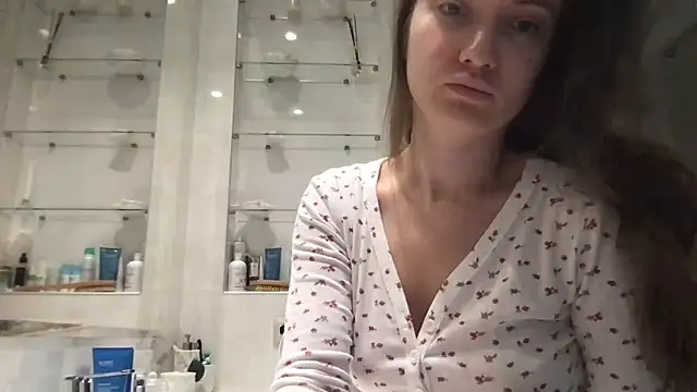 Justamanda1 online show from 1, 10, 2025