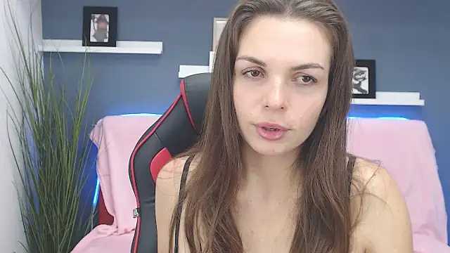 Sophiia Starr online show from 2, 10, 2025