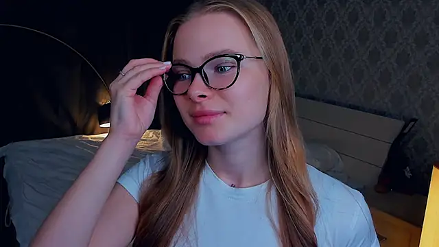 LibbyVenzeio online show from 23, 10, 2025