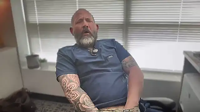 Snapshot of fuckadilf chatting on 24, 4, 2026 fuckadilf online show from 24, 4, 2026