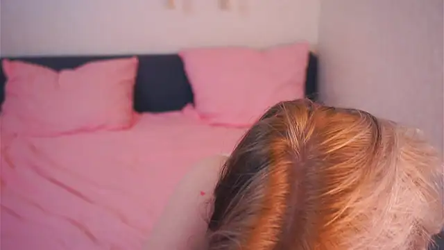 EviaVanveen online show from 4, 12, 2025