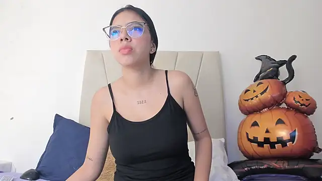 Ainoa Pink online show from 11, 10, 2025