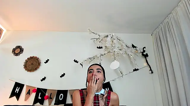 cloe taylor   online show from 25, 10, 2025