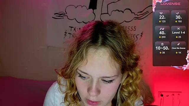 Snapshot of CleoVixes chatting on 16, 10, 2025 CleoVixes online show from 16, 10, 2025