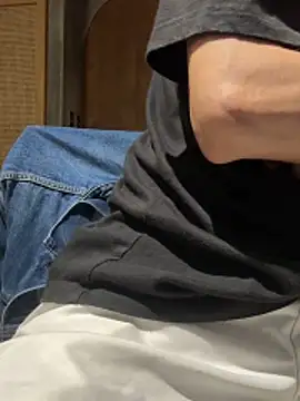 Snapshot of HenryLee1983-cums chatting on 1, 6, 2026 HenryLee1983-cums online show from 1, 6, 2026