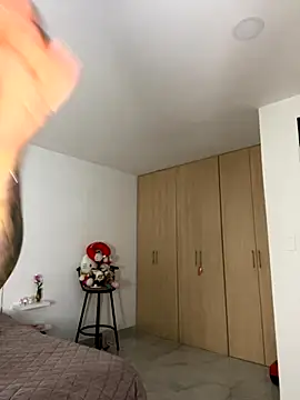 Zoe riivas online show from 19, 10, 2025