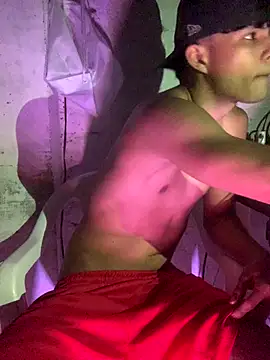 Thiagox03 online show from 24, 10, 2025