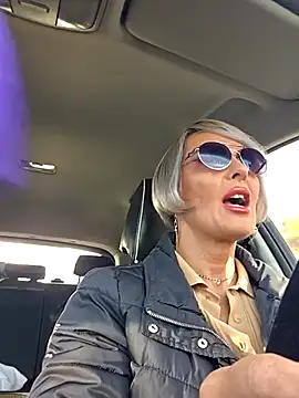 KirraWhite online show from 12, 10, 2025