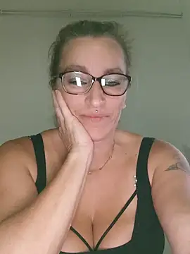 Fifi83Bell online show from 3, 10, 2025