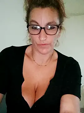 Fifi83Bell online show from 8, 11, 2025