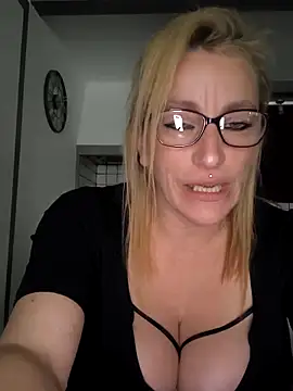 Fifi83Bell online show from 13, 4, 2026