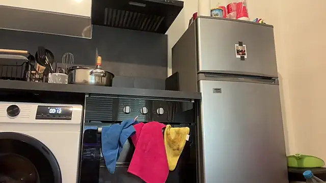 nanaisbackk online show from 4, 11, 2025