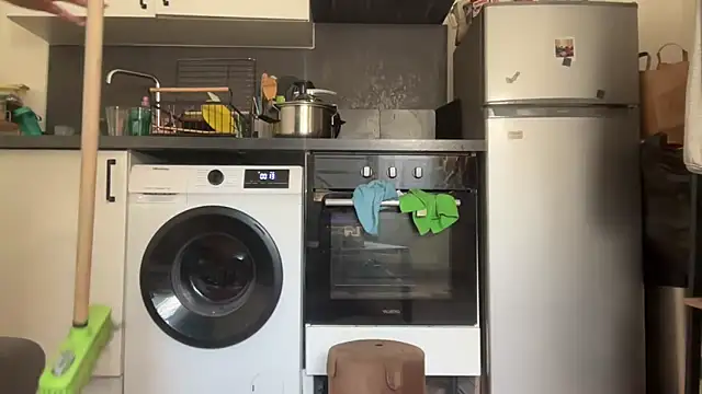 nanaisbackk online show from 3, 3, 2026