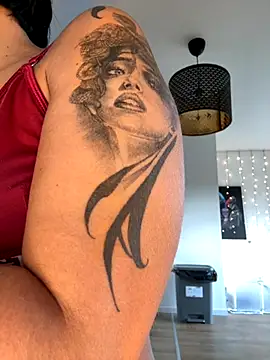 LaPetiteKim online show from 24, 10, 2025