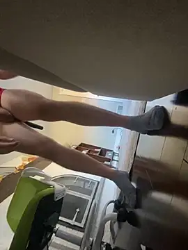 Snapshot of daddyshark83 chatting on 6, 11, 2025 daddyshark83 online show from 6, 11, 2025