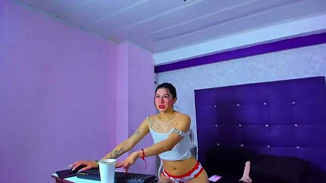 LeaMoreau22 online show from 2, 12, 2025