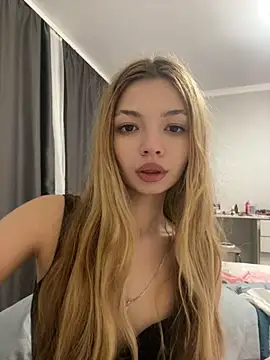  Siennaaa  online show from 28, 11, 2025