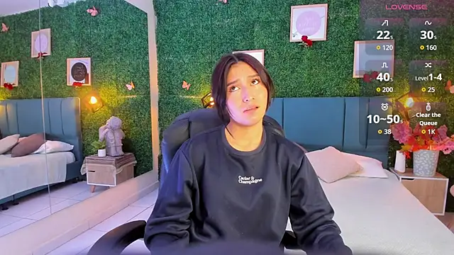 Rubyvixxen  online show from 21, 10, 2025