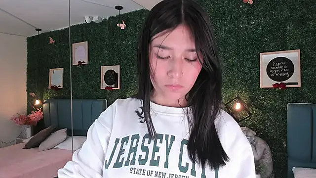 Rubyvixxen  online show from 30, 10, 2025