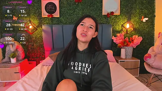 Rubyvixxen  online show from 30, 11, 2025