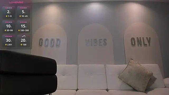 Snapshot of EmilyJohnsonX1 chatting on 12, 11, 2025 EmilyJohnsonX1 online show from 12, 11, 2025