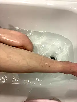 pleasedontpressaredburton online show from 19, 11, 2025