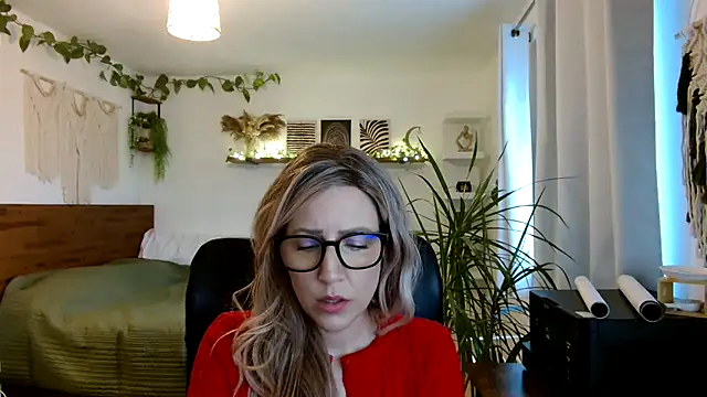 Snapshot of LottieMilfUK chatting on 14, 10, 2025 LottieMilfUK online show from 14, 10, 2025