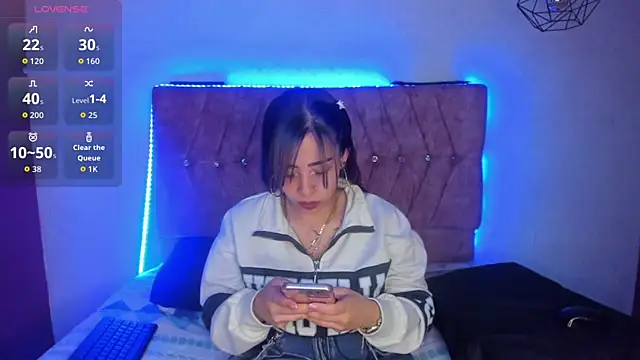 Snapshot of Mia_lopez_1 chatting on 8, 5, 2026 Mia lopez 1 online show from 8, 5, 2026