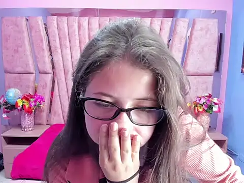 sarah sweett  online show from 4, 10, 2025