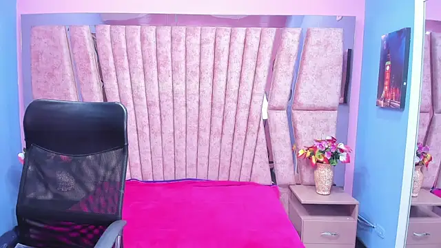 sarah sweett  online show from 6, 10, 2025