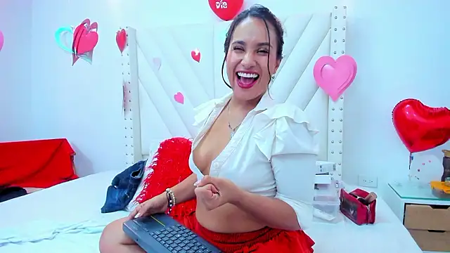 Emilysweet2 online show from 17, 2, 2026