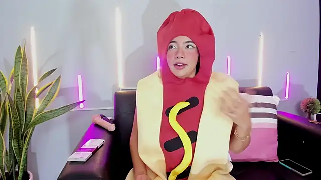 Jules Angel online show from 31, 10, 2025