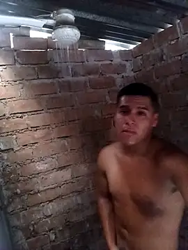 Alex321Flores online show from 2, 2, 2026