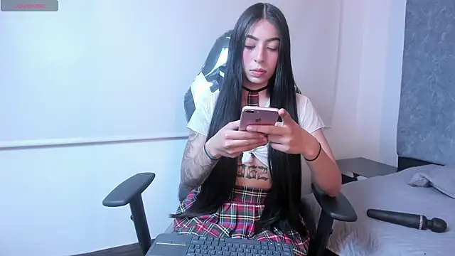 Snapshot of Corinna_Martini chatting on 16, 10, 2025 Corinna Martini online show from 16, 10, 2025