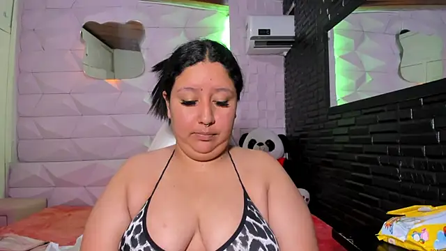 DulcineaSaenz online show from 4, 10, 2025